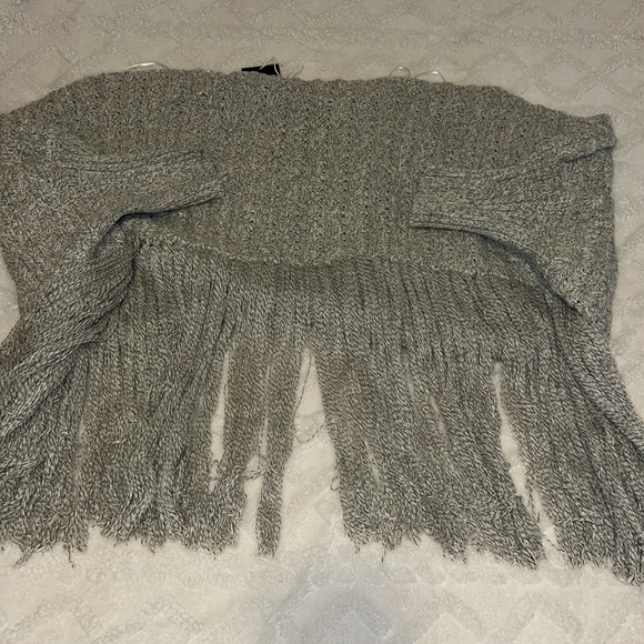 Fringe shrug - Picture 3 of 4